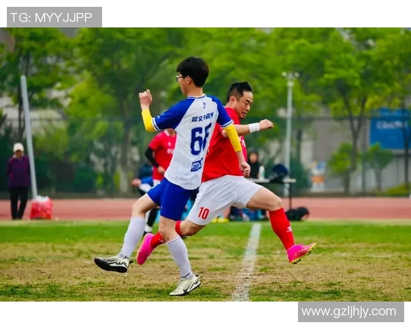 当红足球球星惊喜亮相综艺舞台畅谈赛场内外精彩故事