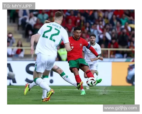 足球传奇初登场 首次进球瞬间定格历史